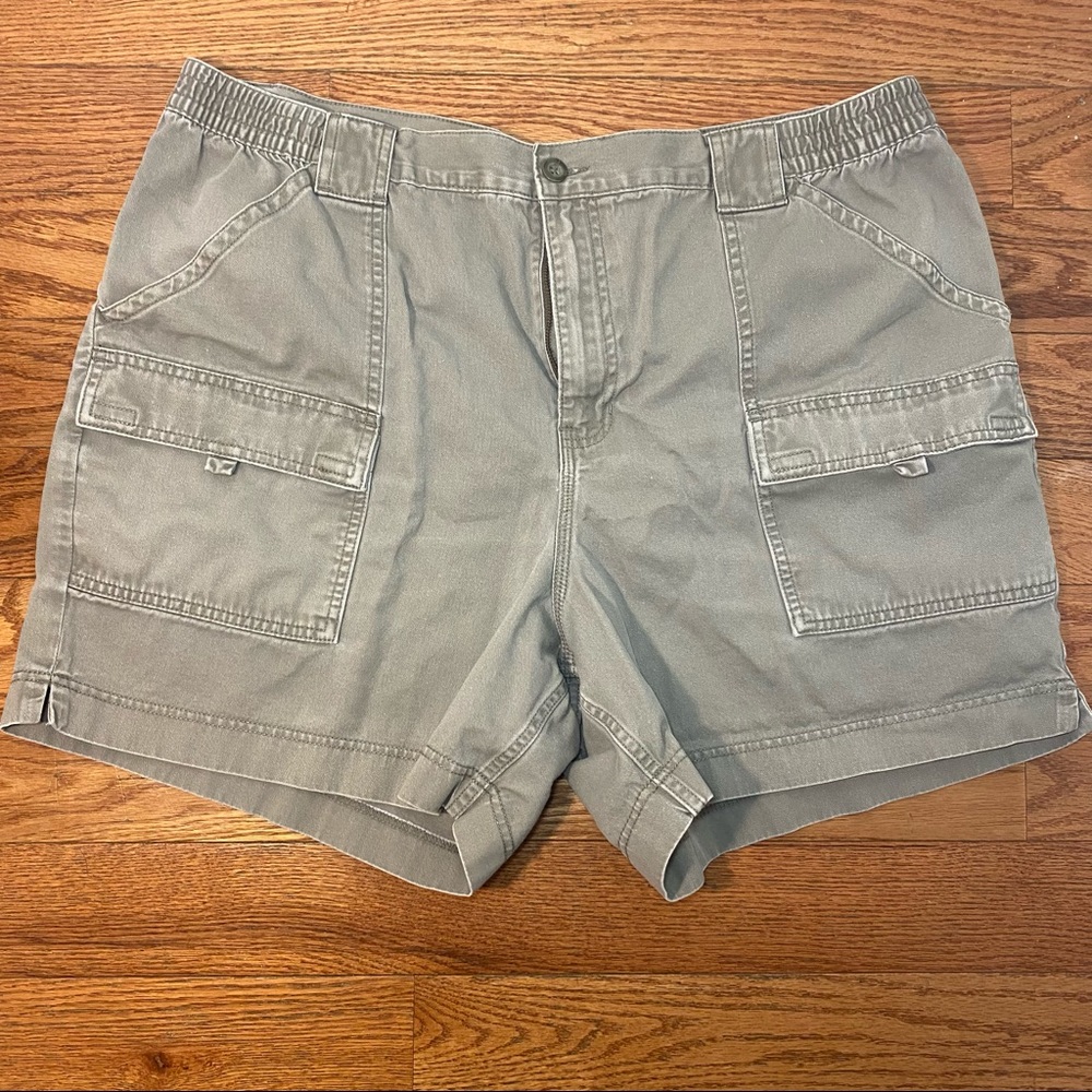 Covington | Above knee shorts